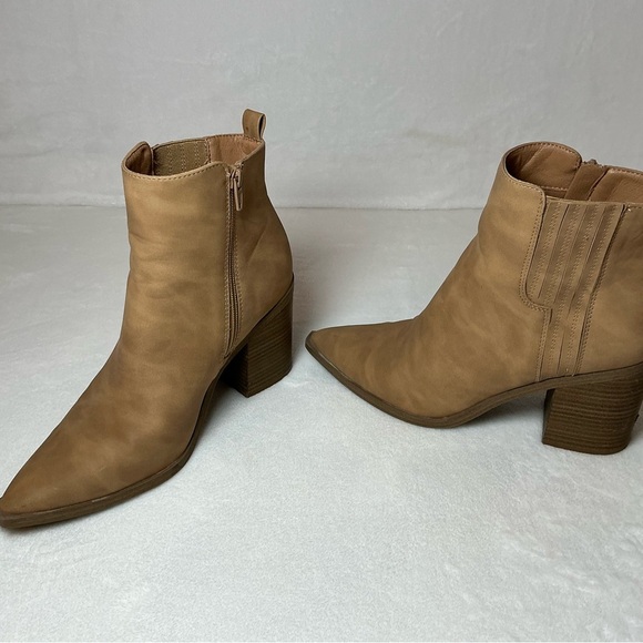 Universal Thread Chic Tan Ankle Boots with Zipper - Picture 5 of 13